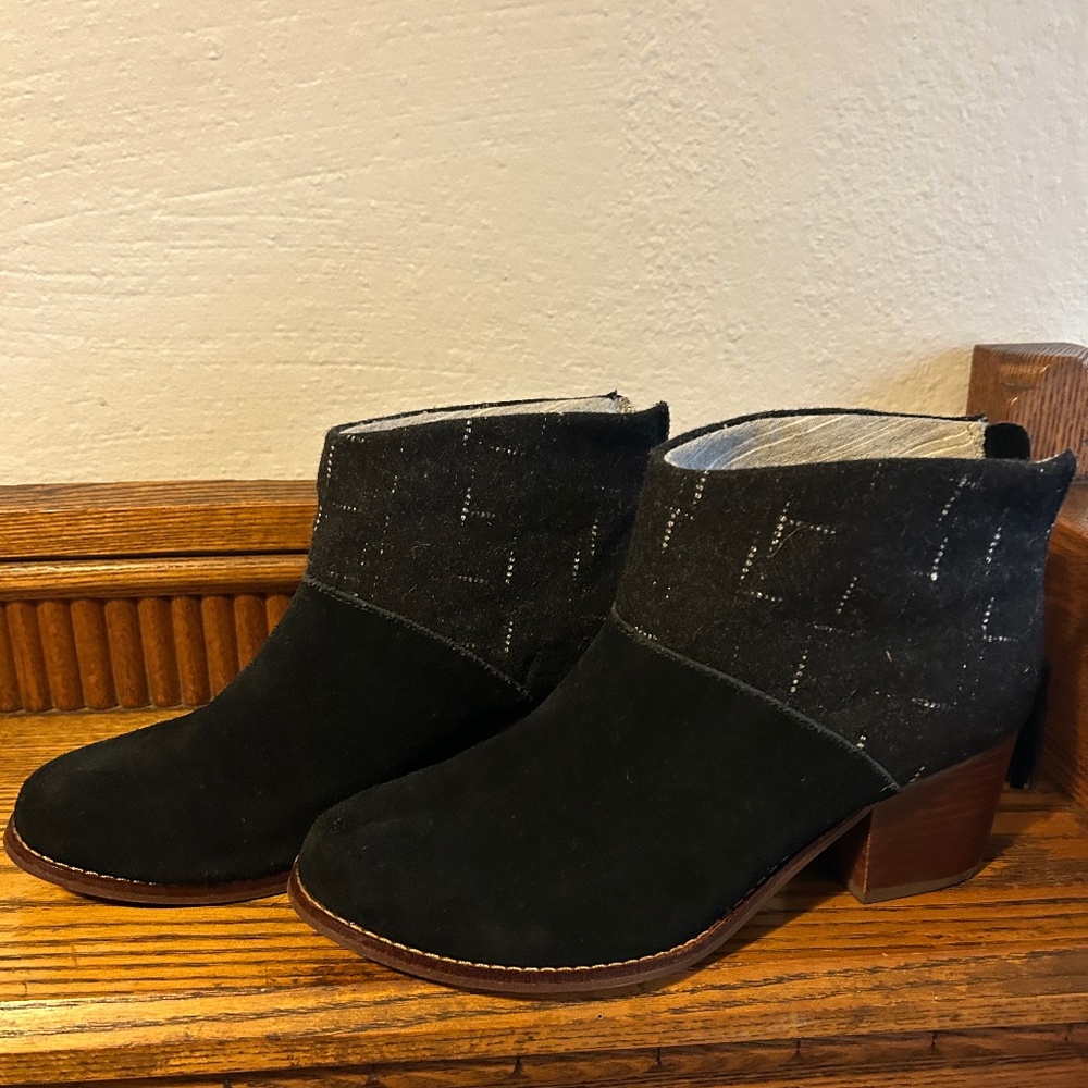 Toms Shoes Leila Ankle Booties Suede Wool Boots Block Heel Sz 7